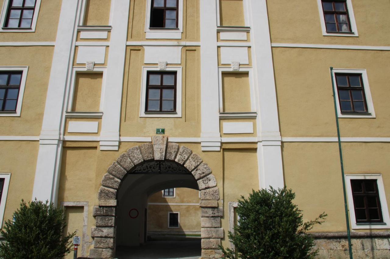Hotel Im Stift Neuberg Neuberg an der Muerz Exterior photo